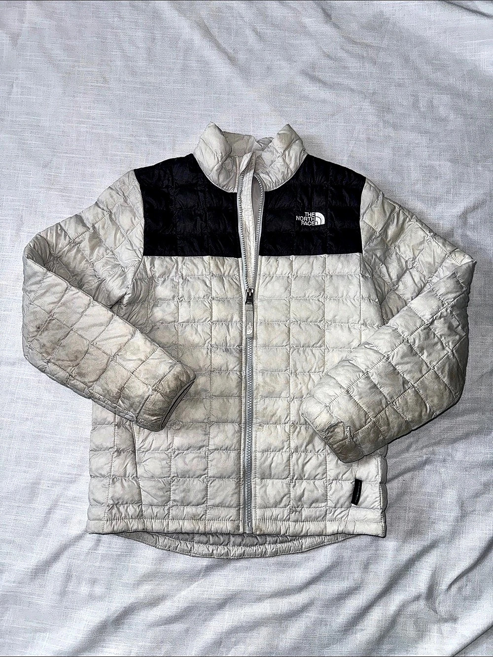 The North Face Youth ThermoBall Hooded Jacket Boys Medium White & Black